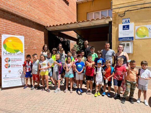 Mas de una veintena de chicos y chicas de entre 6 y 12 años, en el Campus Multideporte, en el que ademas alternan con otras actividades para conocer el entorno y la historia de la ciudad