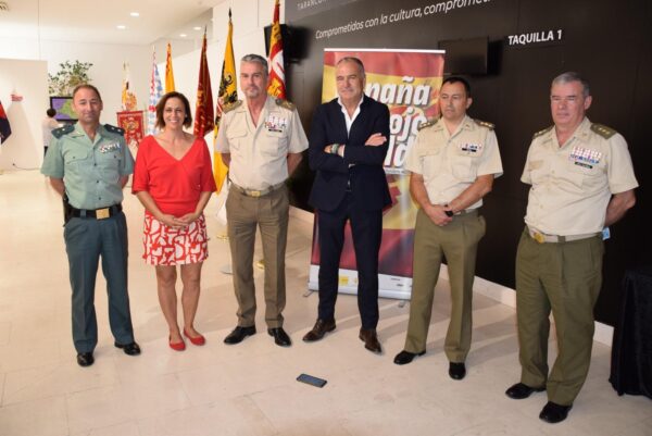 550 años de la Historia de España a través de una veintena de banderas en la exposición inaugurada en el Auditorio de Tarancón