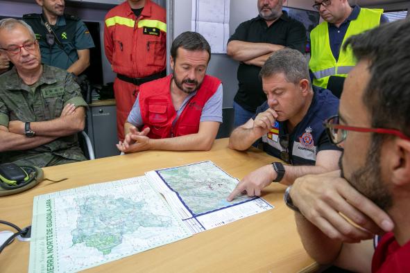 El Ejecutivo de Castilla-La Mancha explica que las tareas de extinción del incendio de Valdepeñas de la Torre se centran en el frente norte, el más complicado por su orografía