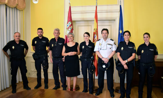 La subdelegada del Gobierno en Cuenca da la bienvenida a los nuevos agentes que se incorporan a la Comisaría de Policía Nacional