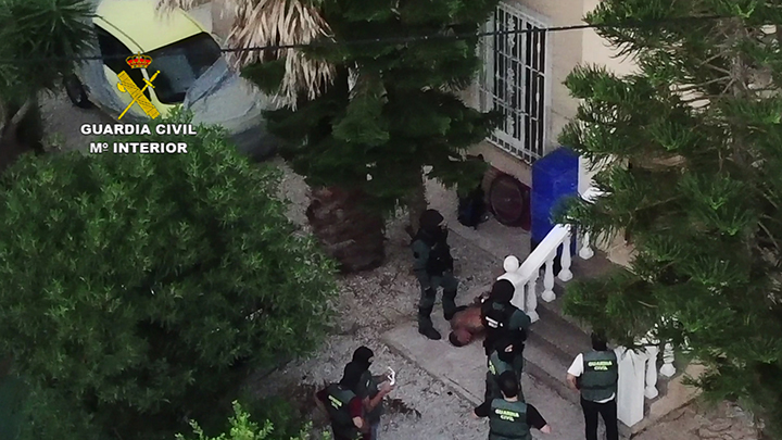 La Guardia Civil desarticula un peligroso grupo criminal que utilizaba armas de fuego sustraídas para perpetrar nuevos delitos.