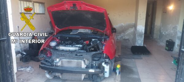 La Guardia Civil detiene a una mujer por  robar coches, despiezarlos y lucrarse con la venta de sus piezas