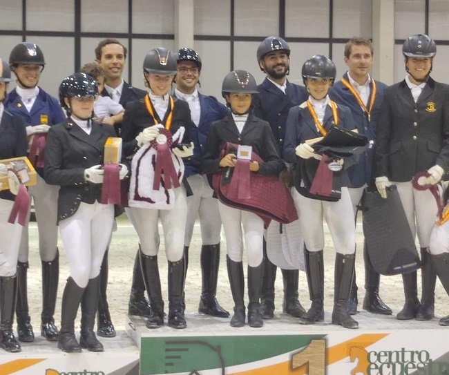 Primero y segundo puesto en Doma Clásica para Alejandra Navarro García, categoría Alevin en Segovia. Continua la preparación ante el Campeonato de España del próximo mes de septiembre para la joven jinete taranconera