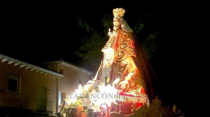 Tarancón recibe a su patrona la Stma. Virgen de Riánsares en la festividad del 15 de agosto, con repique de campanas y un gran espectáculo de fuegos artificiales
