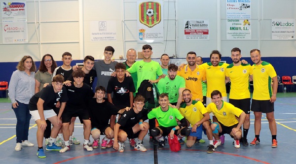 Isaac Yunta, reconocido por la UD Fontense en el Maratón de Fútbol Sala por su último Campeonato de España (Nadar Surf) de Salvamento y Socorrismo.