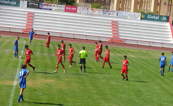 1-2 En el segundo ensayo de la Pre temporada, el equipo Juvenil de la EF Jesús de la Ossa, no pudo ante el CD Sonseca en el estadio Municipal. En la segunda parte, los de Dani y Javi pudieron haber remontando, pero la falta de definición privó de un mejor resultado.