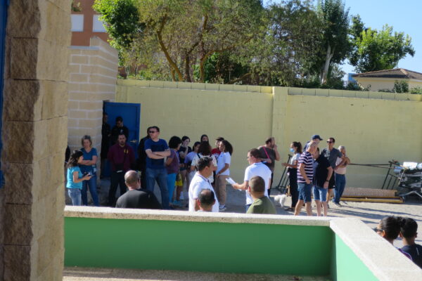 Decenas de padres y alumnos de la EFB Jesús de la Ossa, han conocido a los monitores y formación de grupos para el curso que arranca esta misma semana