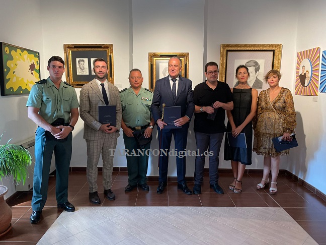 El artista local Manuel Peña comparte sala con la obra de Emiliano Lozano en Casa Parada