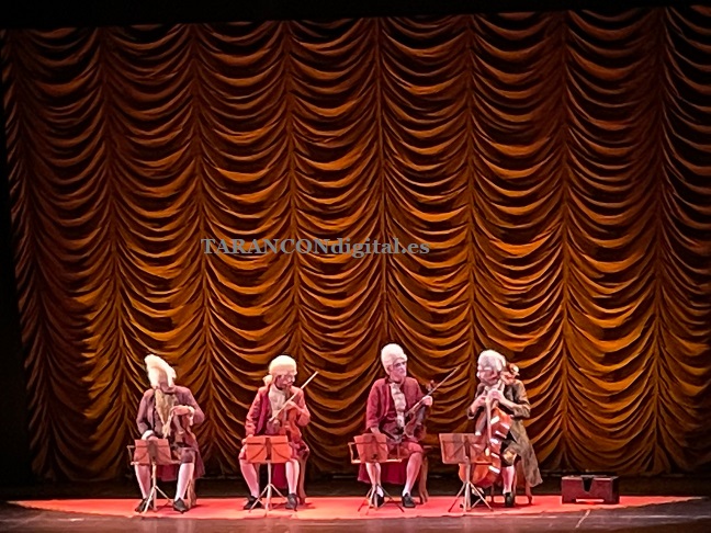 Maestrissimo llegaba a las Fiestas Patronales de Tarancón con una excelente actuación de Yllana en el Auditorio Municipal