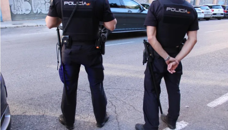 La Policía Nacional detiene en Cuenca a un varón por un robo con violencia mediante el método del “tirón”