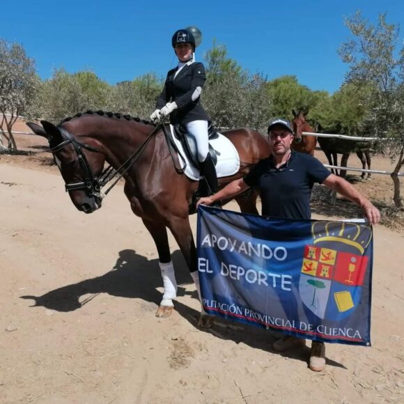 Montando a Novak, Adina Stetco primer clasificada en la Clásica 1 del Concurso Territorial celebrado en Pepino este fin de semana
