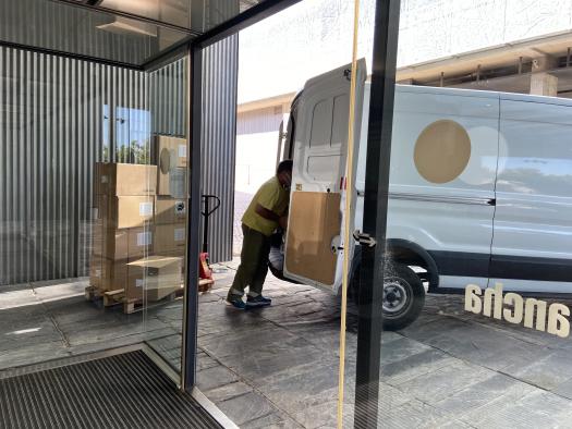 Castilla-La Mancha ha distribuido más de 100 millones de artículos de protección en los centros sanitarios desde el inicio de la pandemia
