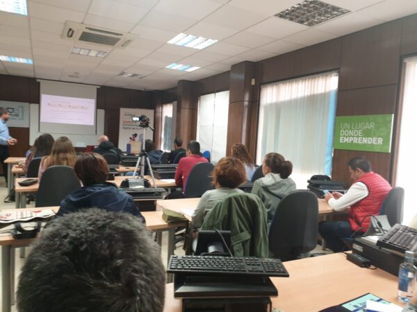 Los empresarios de Tarancón se informan de las ayudas del Kit Digital