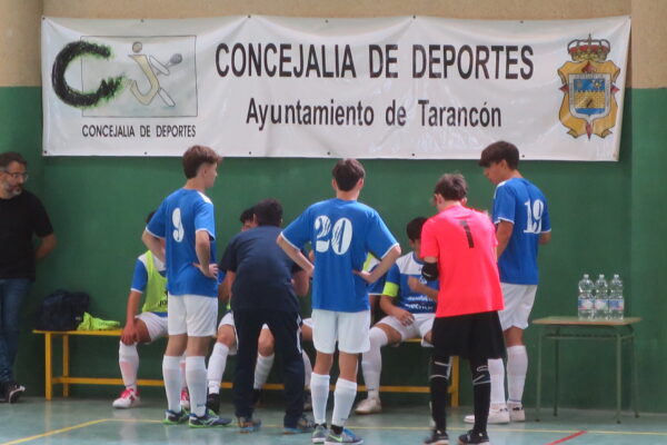 Una idea de los propios padres, paralizada por la pandemia se ha puesto en marcha esta temporada, el equipo Juvenil de Fútbol Sala (EFS Futsal Tarancón) en la liga Regional Grupo III