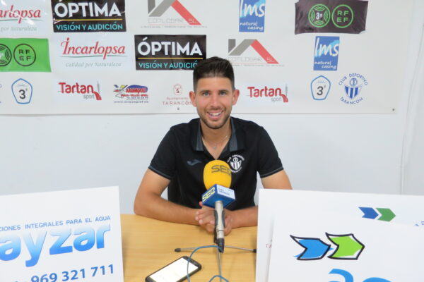Adrián Algarra, asegura que se están haciendo “el 99% de las cosas bien” y pide “mas apoyo de la afición” porque hay momento que “el jugador lo necesita”