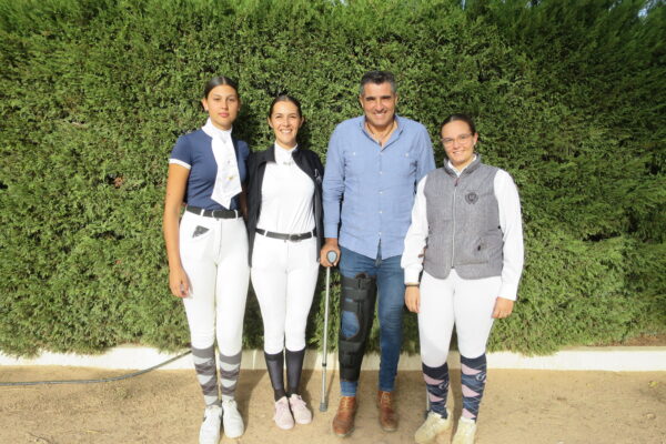 El equipo de Doma Clásica de la Escuela de Equitación Emilio Galan, preparado para el campeonato de Castilla La Mancha que se disputa en Toledo los días 29 y 30 de este mes.