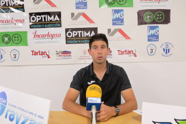 Adrián Algarra, entrenador del CD Tarancon, tras la derrota ante el Talavera B, “creo que nos ha faltado actitud”. Por eso “tenemos que recuperar la actitud de los primeros partidos”.
