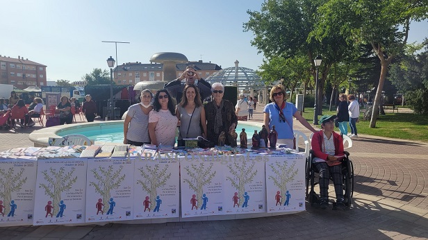 Nueva Luz continúa hoy sus actividades en la Semana de Salud Mental con una mesa informativa en el Mercadillo
