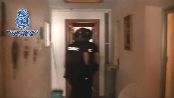 La Policía Nacional detiene a 21 personas que distribuían grandes cantidades de cocaína y otras drogas a través de vehículos caleteados