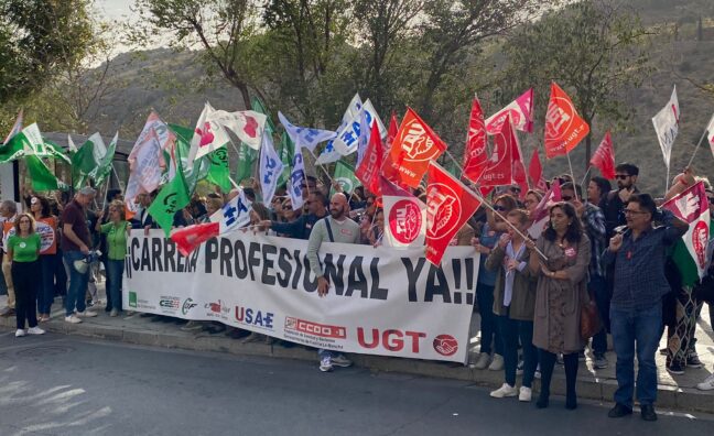 Los sindicatos con representación en la Mesa Sectorial del SESCAM se concentran ante las Cortes Regionales en una nueva jornada de movilizaciones