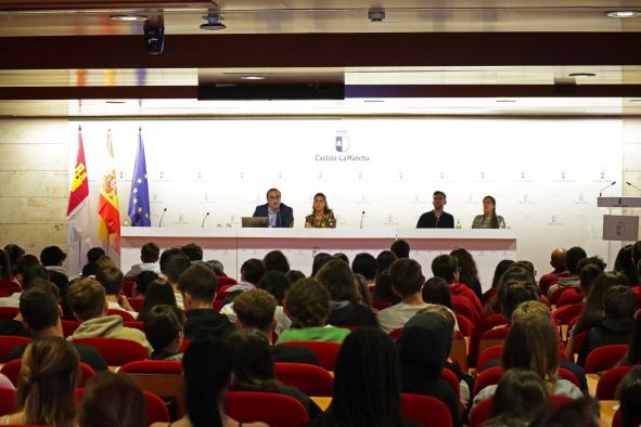 Castilla-La Mancha ofrece una charla a 170 jóvenes de entre 14 y 15 años sobre la prevención en salud mental