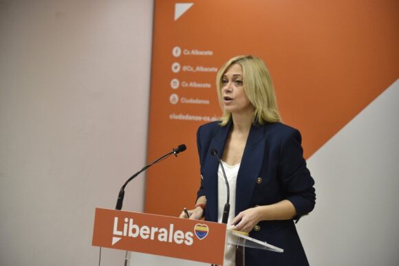 Carrera profesional sanitaria, gratuidad educación infantil y vivienda para jóvenes, condiciones de Picazo para apoyar los presupuestos