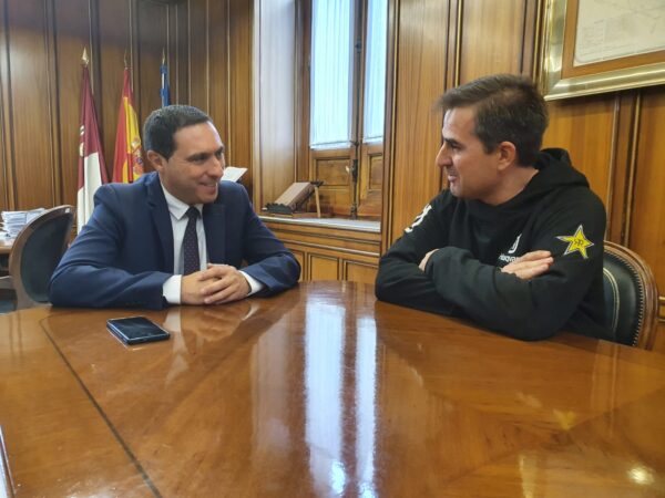 La Diputación de Cuenca volverá a patrocinar al piloto Fernando Domínguez en su participación en el Dakar 2023