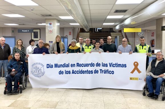 La Jefatura Provincial de Tráfico guarda un minuto de silencio en recuerdo de las víctimas de accidentes