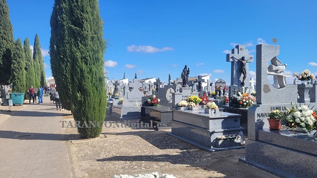 Tarancón sigue la tradición rindiendo culto a sus muertos en la festividad de todos los santos