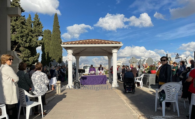 Gran asistencia a la Misa de Difuntos esta tarde en el Cementerio de Tarancón