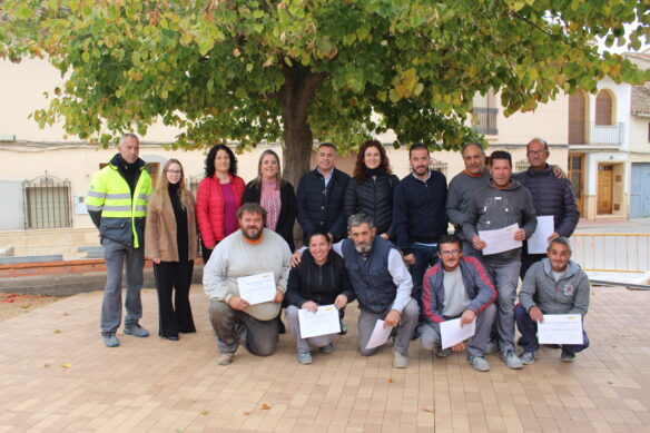 La Junta y el Ayuntamiento de Iniesta facilitan la contratación de diez personas en la localidad a través del programa RECUAL