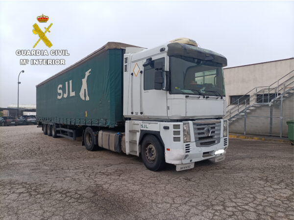 La Guardia Civil auxilia a un camionero que  sufría una insuficiencia respiratoria en Sisante