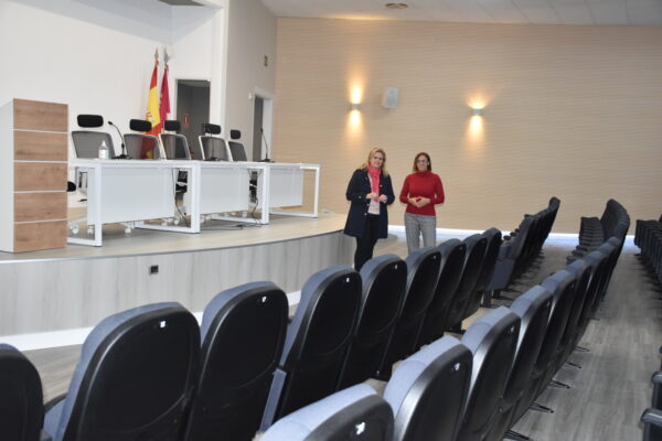 La Junta invierte alrededor de 80.000 euros en la mejora y acondicionamiento del salón de actos de la Delegación Provincial de Educación, Cultura y Deportes