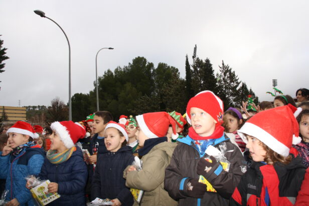 Los niños del Colegio “Fuente del Oro” de Cuenca vuelven al Hospital para felicitar la Navidad a todos los profesionales del “Virgen de la Luz”