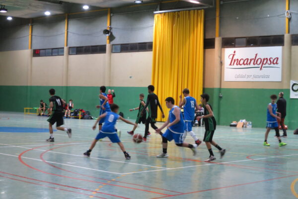 Una victoria para cada equipo en la Liga Regional Cadete y Asociado Infantil de Baloncesto entre los equipos Hormigones y Ferrallas CB Tarancon y el Globalcaja Cuenca EM.
