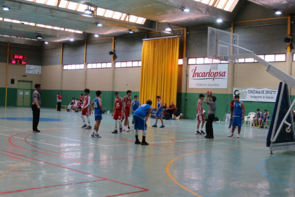 En la liga regional Cadete de Baloncesto, el Hormigones y Ferrallas CB Tarancón, despide el año con derrotas en casa.