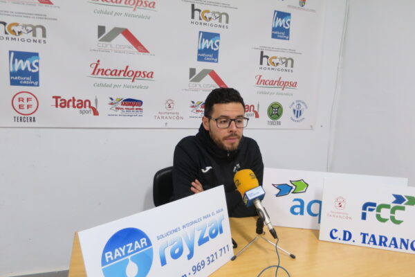 JORGE CAÑETE “Creimos que teniamos los tres puntos con ese 2-1 una alegria inmensa pero está claro que hasta que no pita el arbirro el final el partido hay que competirlo”. Tiene claro que el equipo”Esta con ganas de futbol, con hambre de competir y ganar”