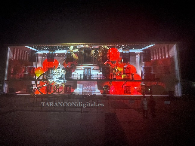 Gran expectación para el videomapping estrenado este martes en el Ayuntamiento de Tarancón