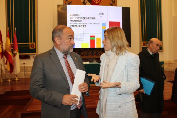 Picazo aboga por construir un puente «sólido y fluido» entre la Universidad y el tejido económico
