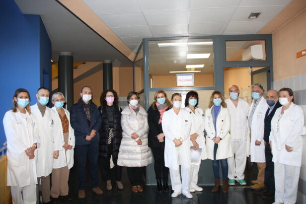 La Gerencia del Área Integrada de Cuenca comienza la vacunación sin cita previa de covid y gripe en el Policlínico del Hospital