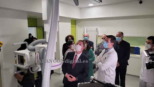 El presidente de Castilla-La Mancha, Emiliano García-Page, visita en Tarancón el nuevo TC y la sala de radiología del Centro de Especialidades, Diagnóstico y Tratamiento (CEDT)