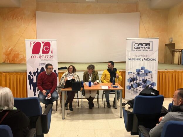 Una quincena de pricenses asisten a la jornada de AMEP para impulsar el emprendimiento y combatir la despoblación