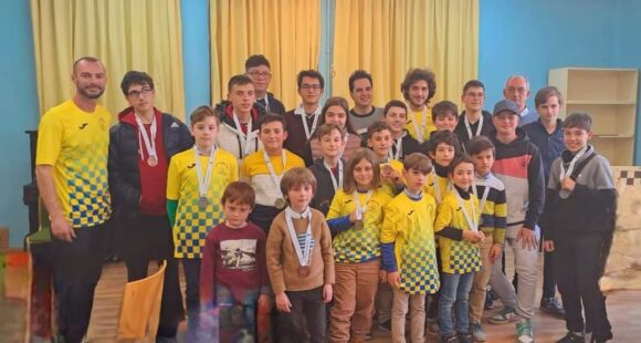 El Club Caissajedrez y la Escuela de Ajedrez que dirige en Tarancón Rubén Alonso, tendrá representantes en el Campeonato Regional, tras los resultados provinciales de edades inferiores disputado en Cuenca el fin de semana