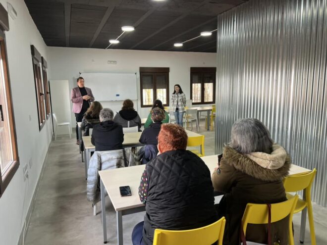 Almodóvar del Pinar, en colaboración con la Junta de Comunidades, inicia un proyecto de dotación de competencias digitales para mujeres del municipio