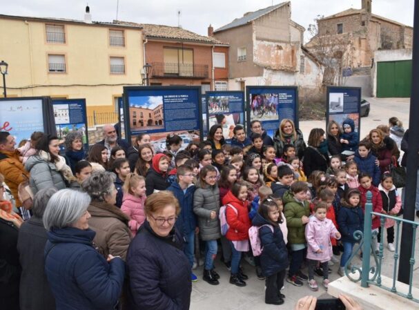 San Lorenzo de la Parrilla acoge la muestra de fotografía itinerante con motivo del 40 aniversario del Estatuto de Autonomía