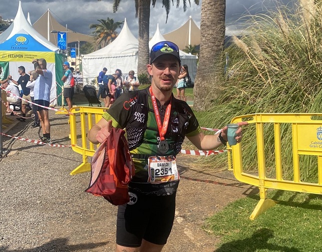El atleta taranconero, Daniel Caballero, culmina en un notable puesto la Transgrancanaria 45K en la que se han dado cita más de 1.100 corredores