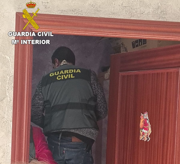 La Guardia Civil detiene a dos personas  como supuestos autores de varios robos y  hurtos en vehículos