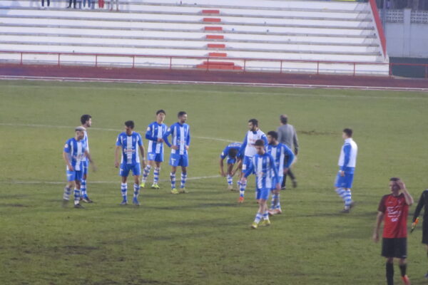 1-1 Vuelve a sumar el CD Tarancon ante el segundo clasificado CD Illescas. Un tiempo para cada equipo decidido a balón parado el resultado