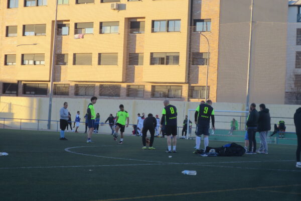 Treinta y dos goles se marcaron en la décimo tercer jornada de la liga local de Fútbol 7, Memorial David Gómez, que descansará dos fines de semana por las fiestas de Carnaval en Tarancón.