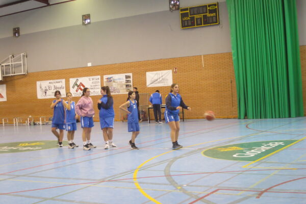 En la Roda, los equipos Cadetes e Infantil taranconeros de Baloncesto, Hormigones y Ferrallas CB Tarancon, la cara y la cruz de la moneda